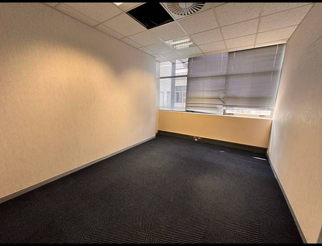 1,207M² OFFICE TO LET IN ROSEBANK